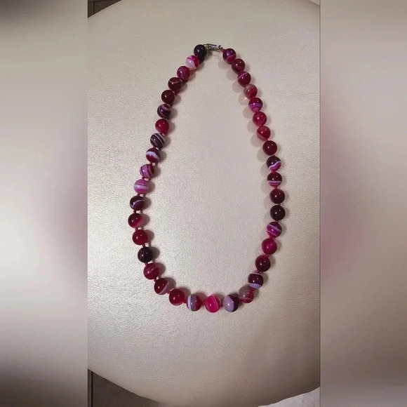 Natural Agate Rasberry Pink String of Beads Necklace Fuchsia Bead  18" - Picture 1 of 4